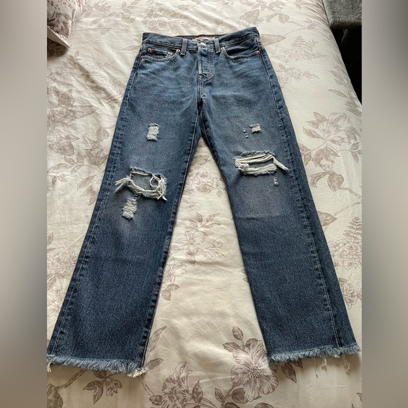 Levis Premium Wedgie Straight Jeans 25 Distressed Button Fly Raw Hem Carry Kerry - Picture 3 of 14